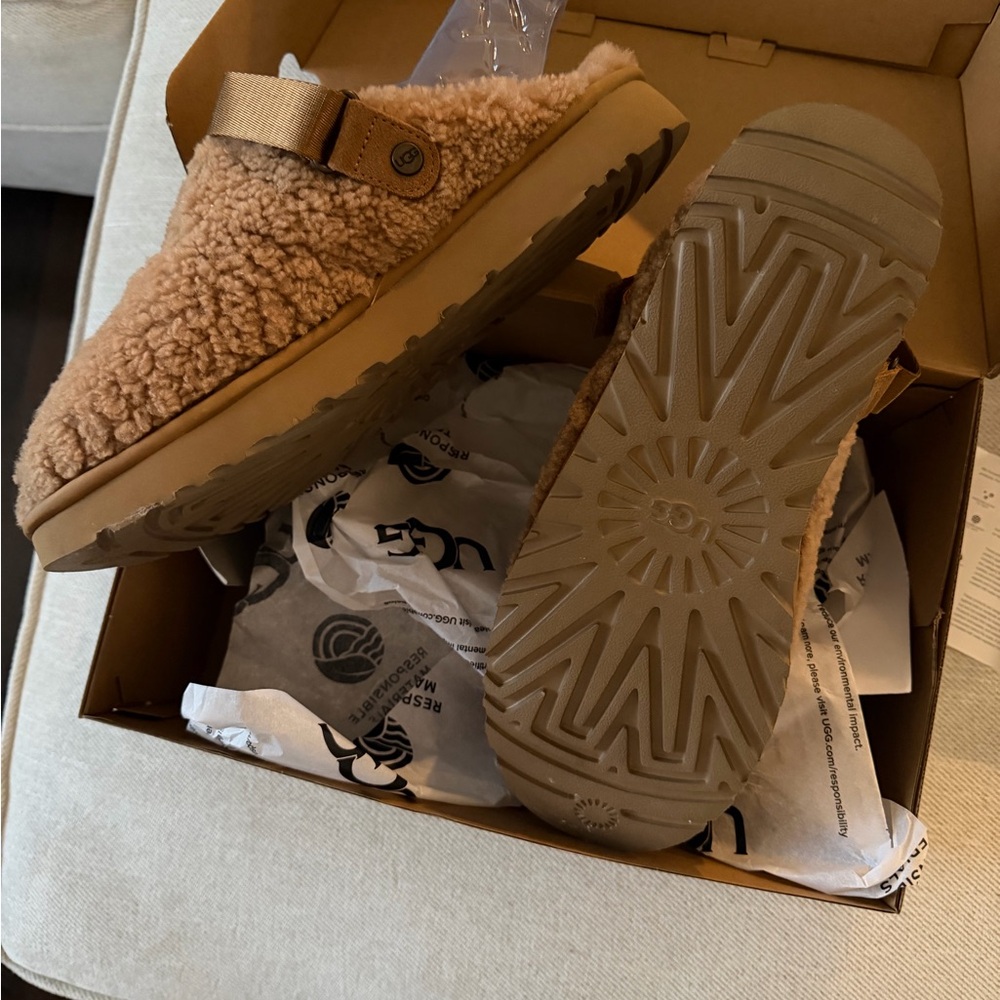 UGG Lanah Clog Slipper in Tan - Picture 4 of 7